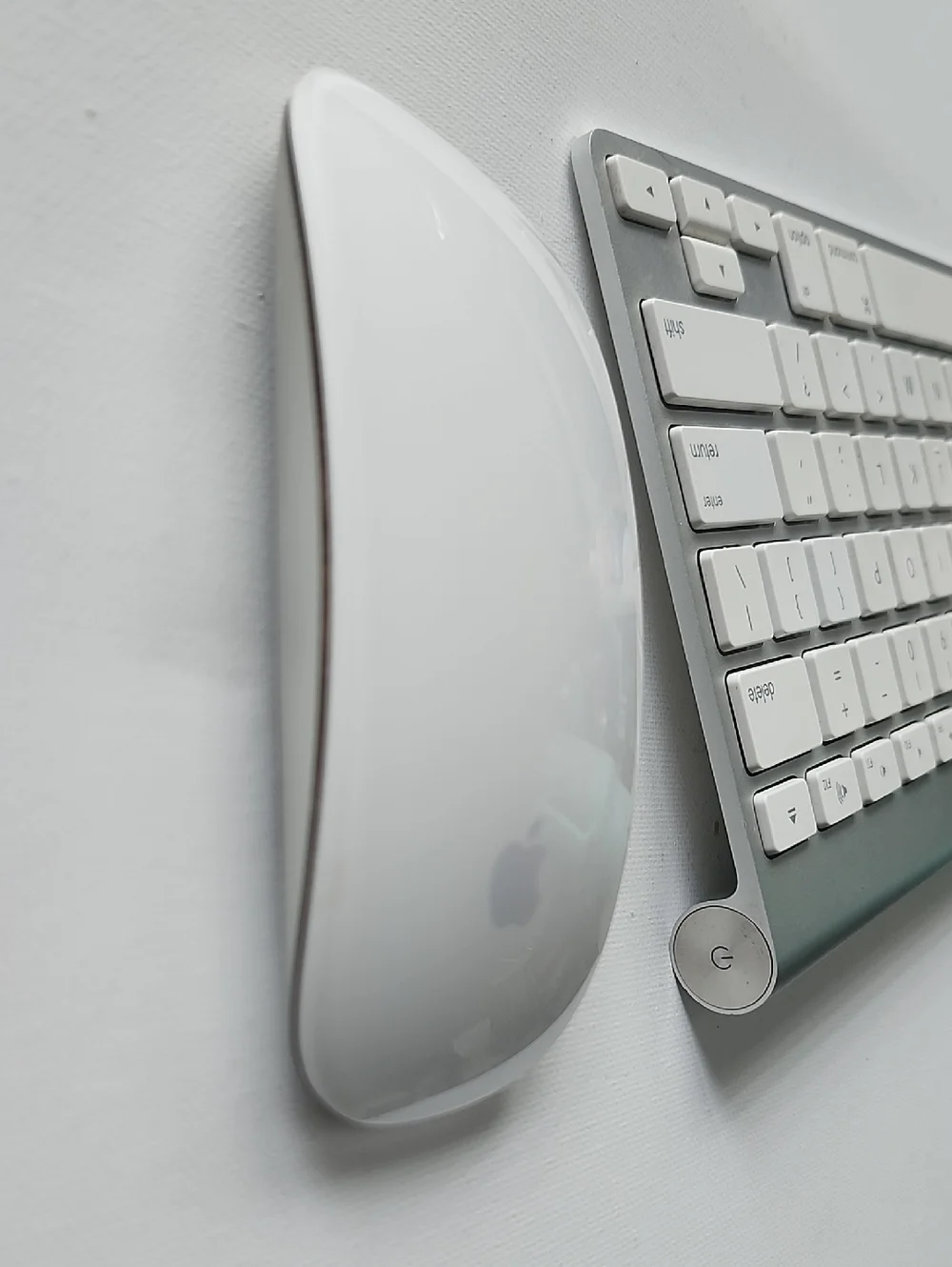 Bundle Apple A1314 Wireless Keyboard & A1296 Magic Mouse Bluetooth.